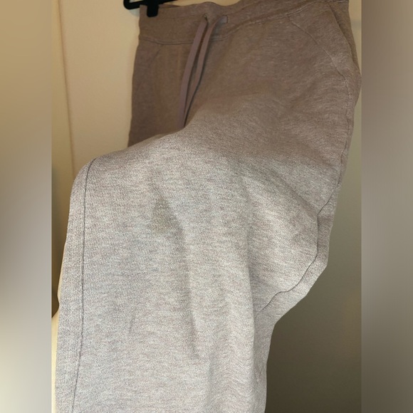 Lululemon scuba joggers size 8 - Picture 3 of 5